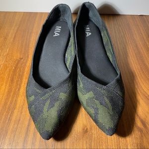 MIA Aurrora Flyknit Flat in Olive